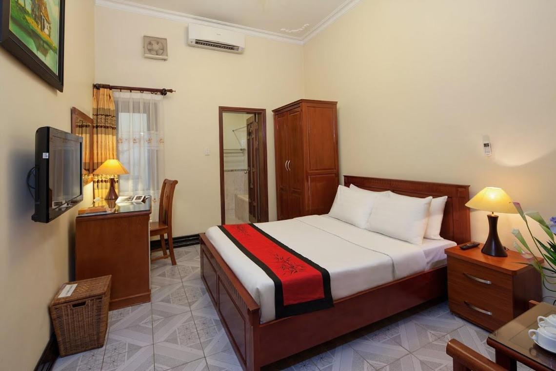 Lucky Central Hotel & Travel Hanoi Buitenkant foto