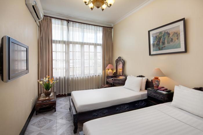 Lucky Central Hotel & Travel Hanoi Buitenkant foto